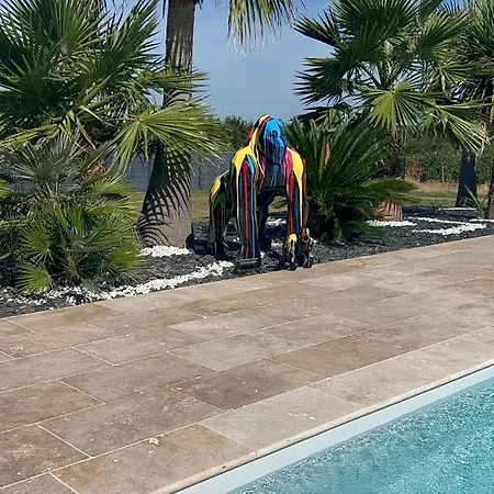 Luxury Private * Duras